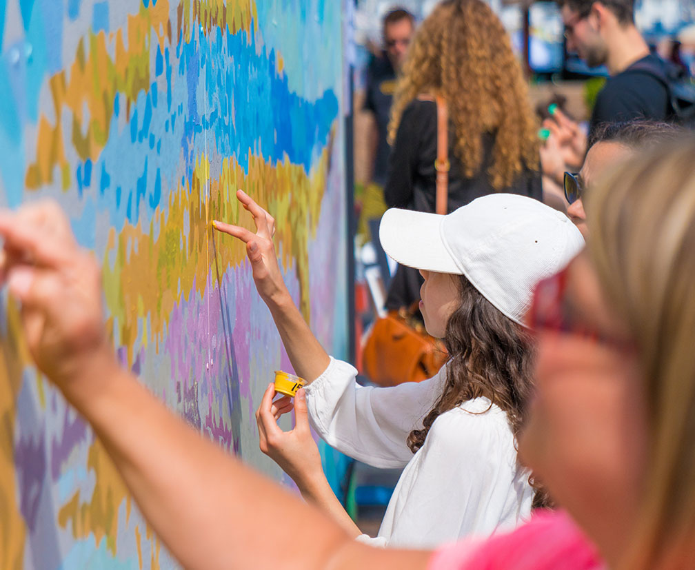 kid finger painting at artsea in marina del rey